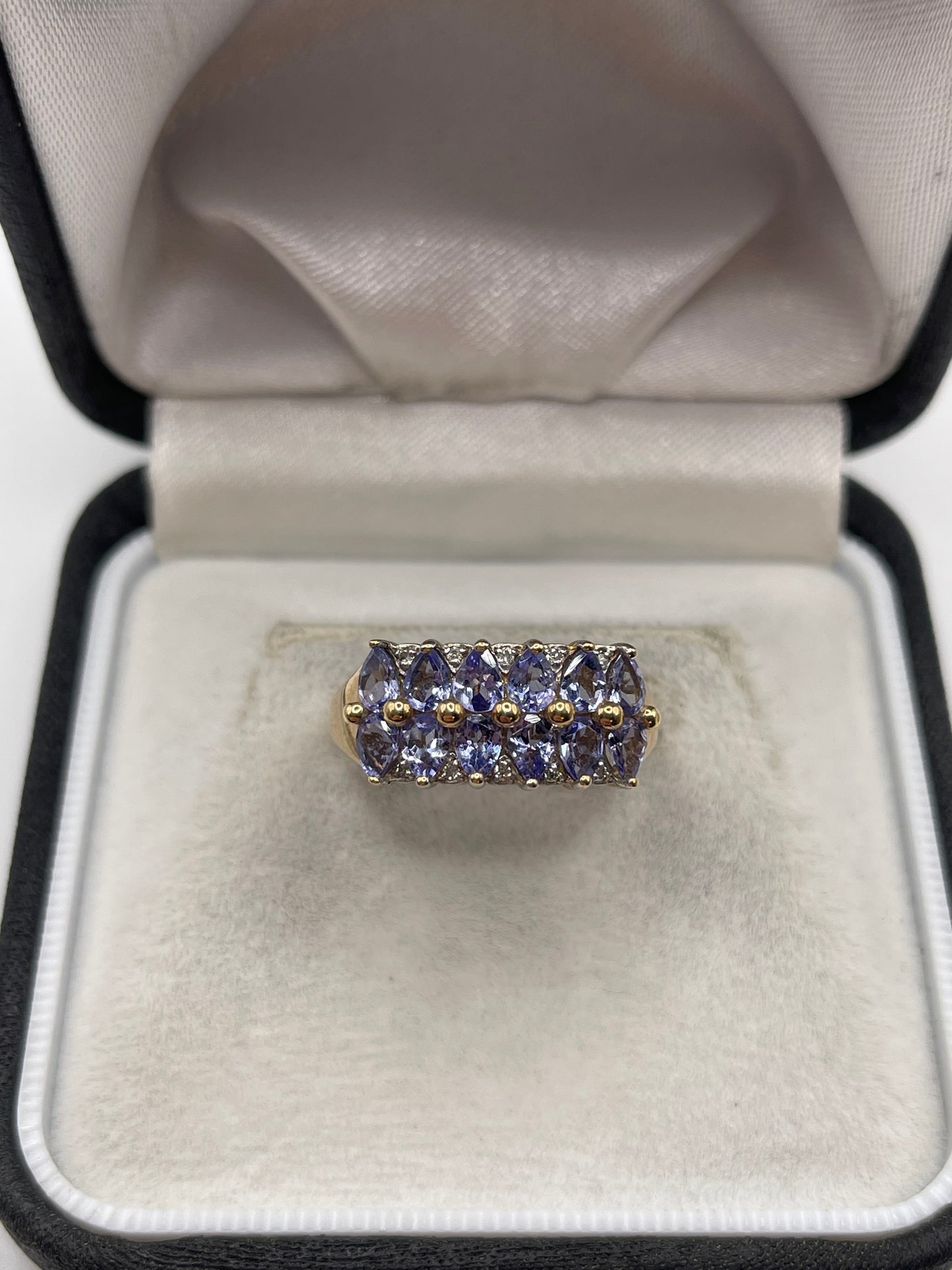 9ct gold tanzanite and diamond ring