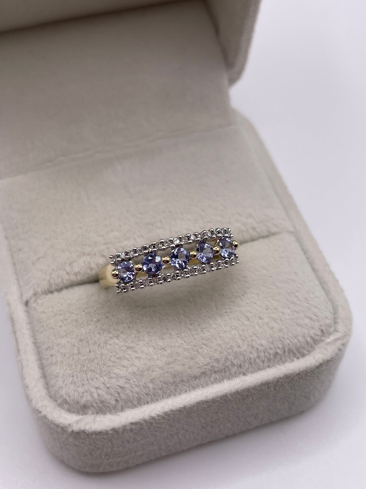 9ct gold tanzanite and diamond ring