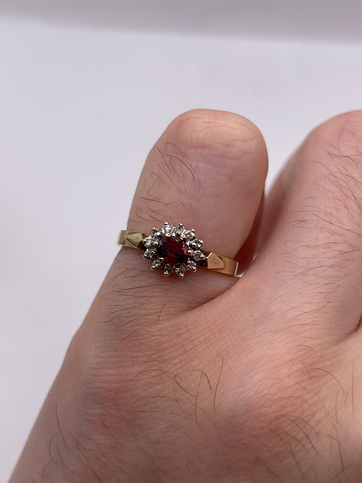 9ct gold garnet and diamond ring