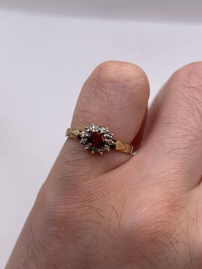 9ct gold garnet and diamond ring