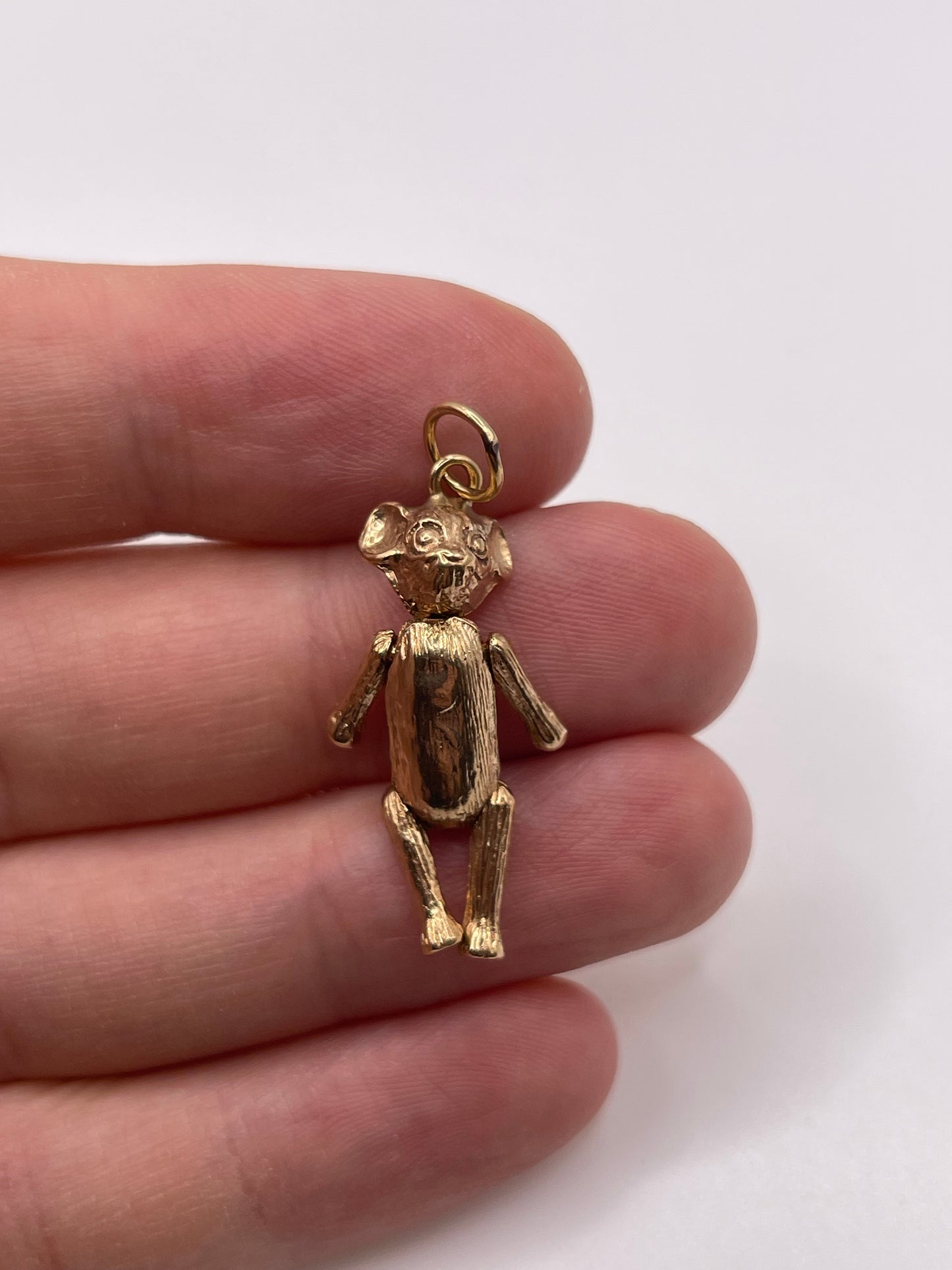 9ct gold articulated bear pendant