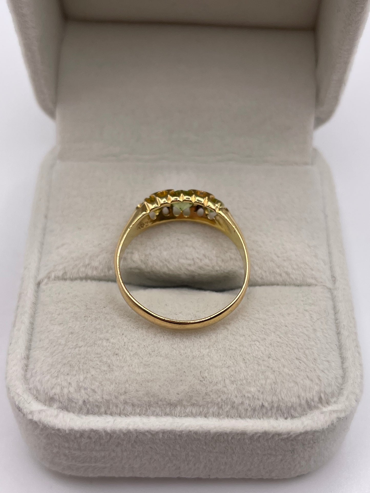 Antique 18ct gold peridot and diamond ring