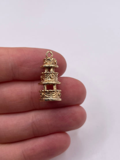 9ct gold wedding cake charm