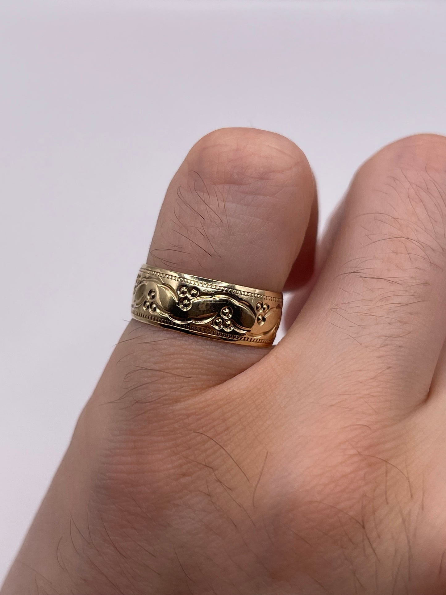 9ct gold patterned band