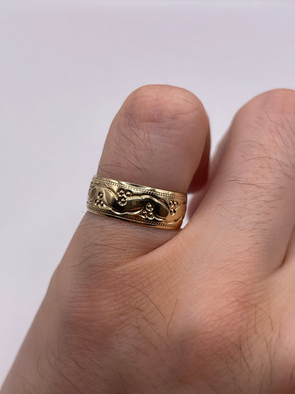 9ct gold patterned band