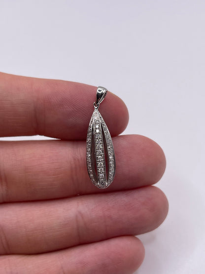 18ct white gold diamond pendant