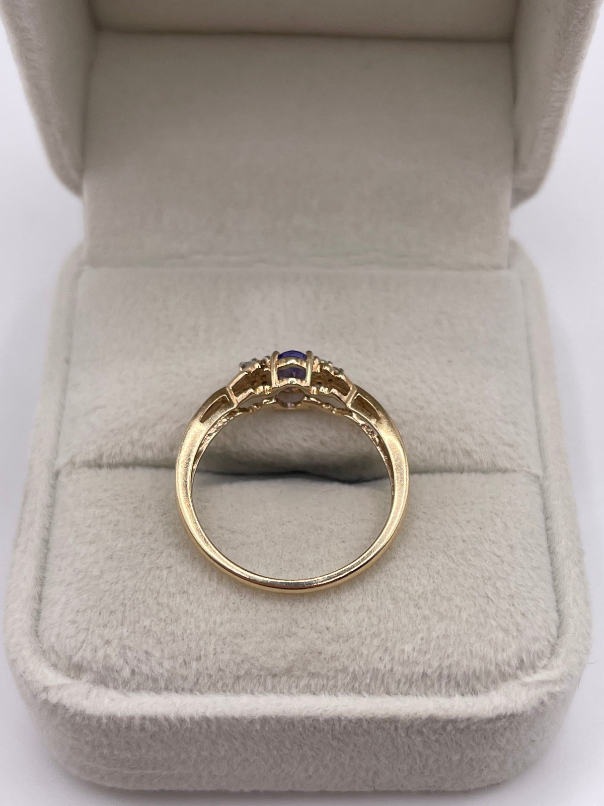 9ct gold tanzanite and diamond ring