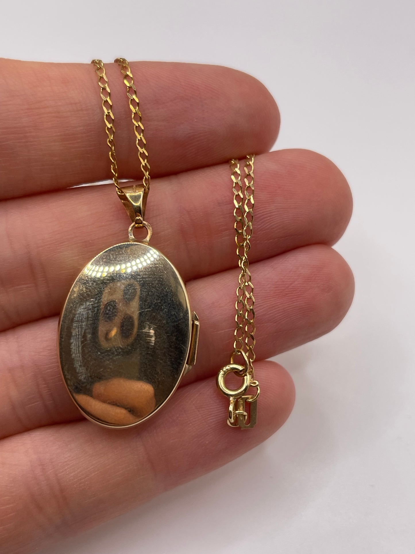 9ct gold locket necklace