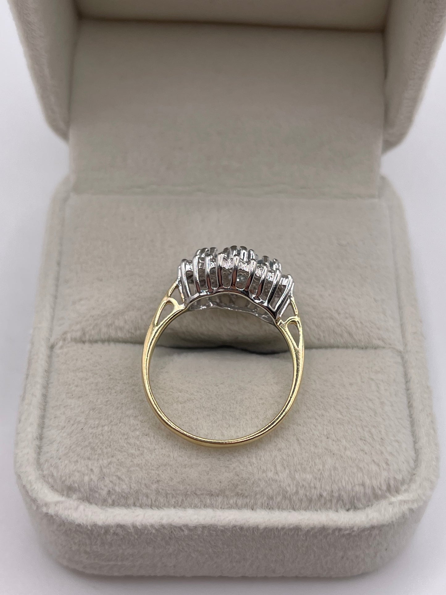9ct gold aquamarine and diamond ring