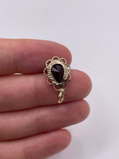 9ct gold garnet pendant