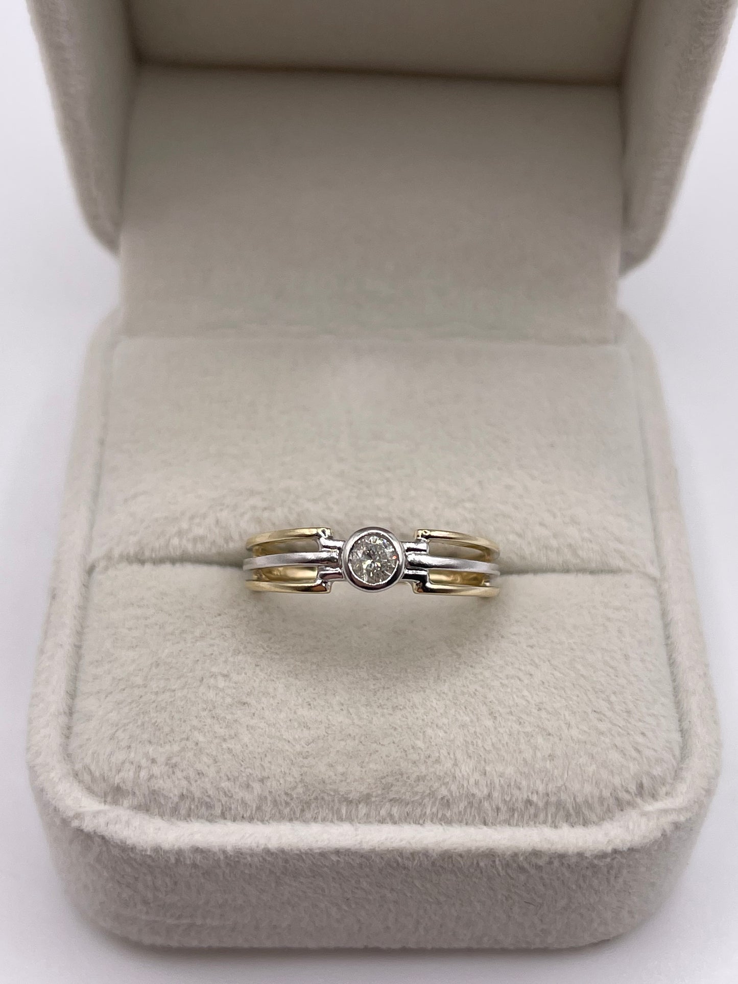 9ct two tone gold diamond ring
