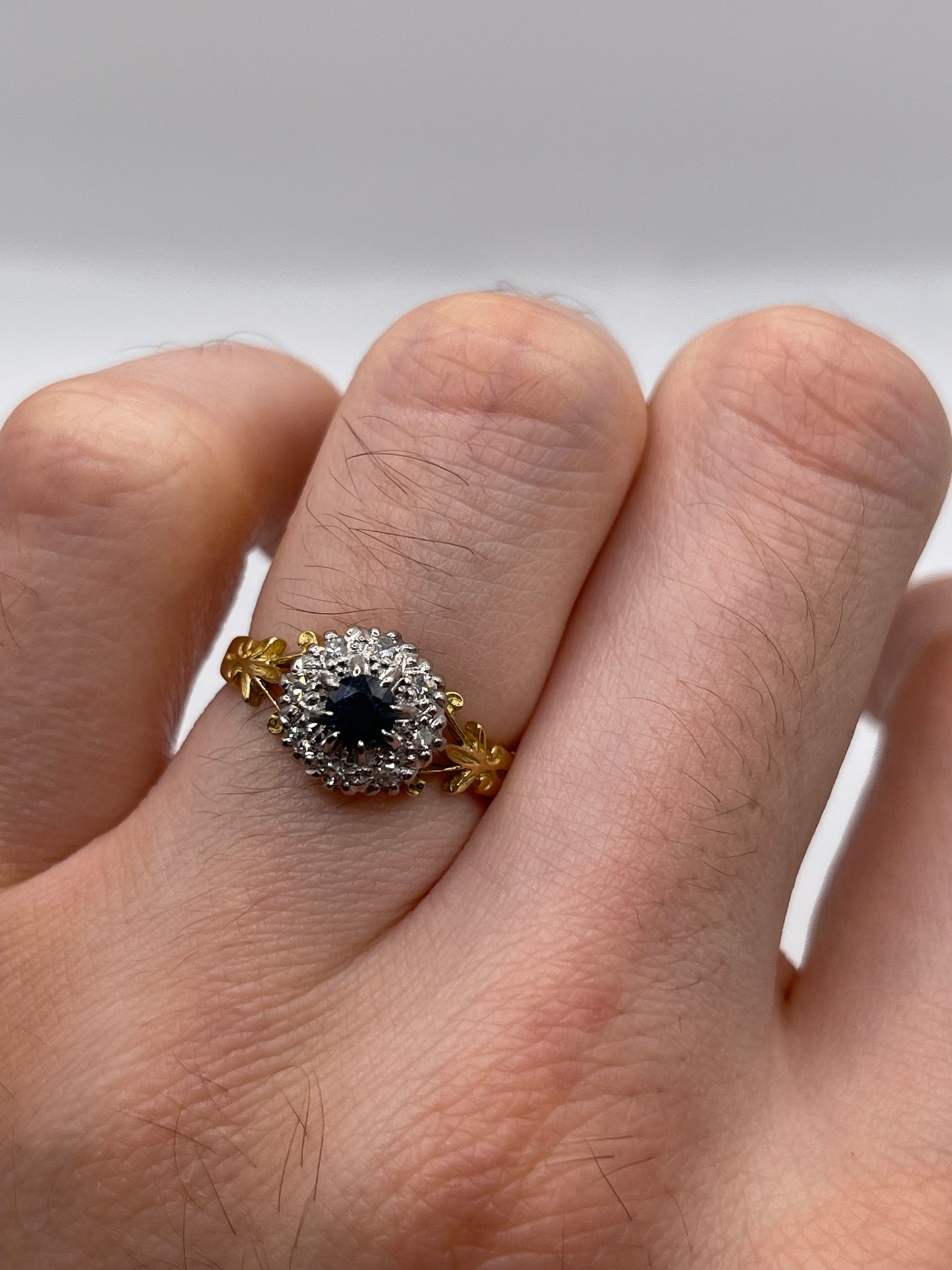 18ct gold sapphire and diamond ring