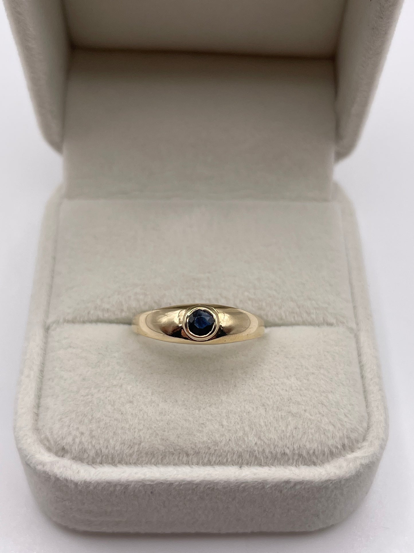 9ct gold sapphire gypsy ring