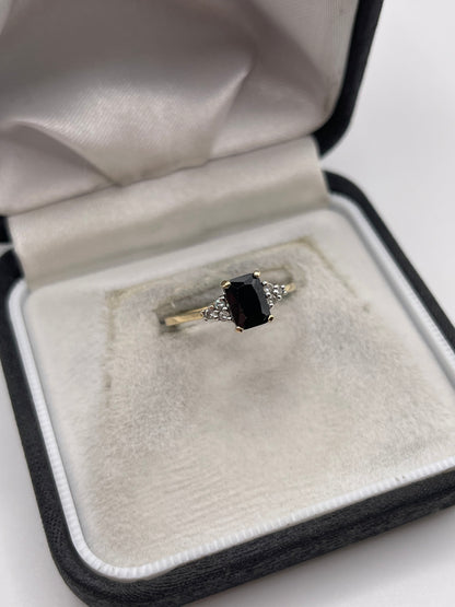 9ct gold sapphire and diamond ring