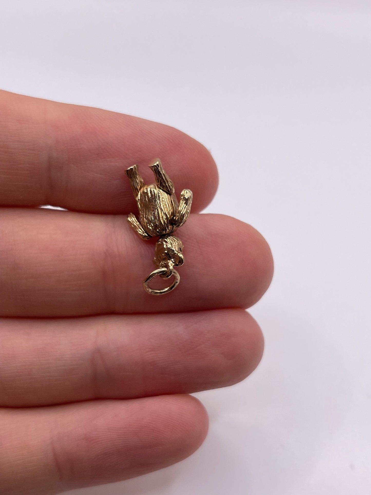 9ct gold articulated bear pendant