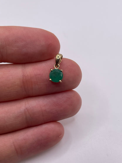 9ct gold emerald pendant