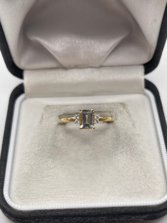9ct gold zircon ring