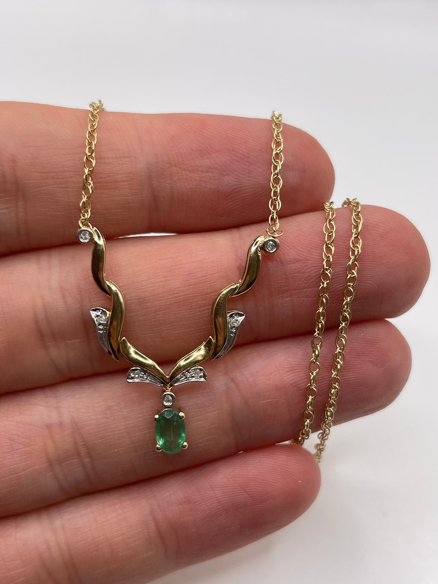 9ct gold emerald and diamond necklace