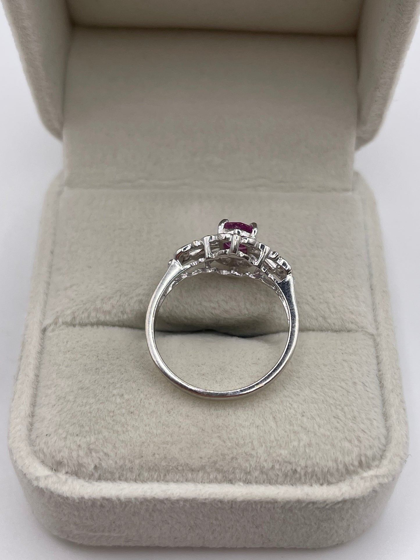 18ct white gold pink sapphire ring