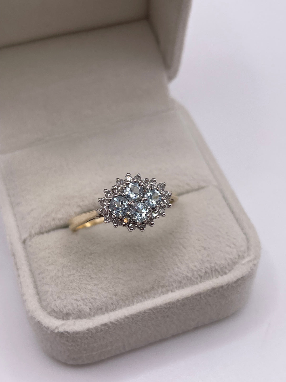 9ct gold aquamarine and diamond ring