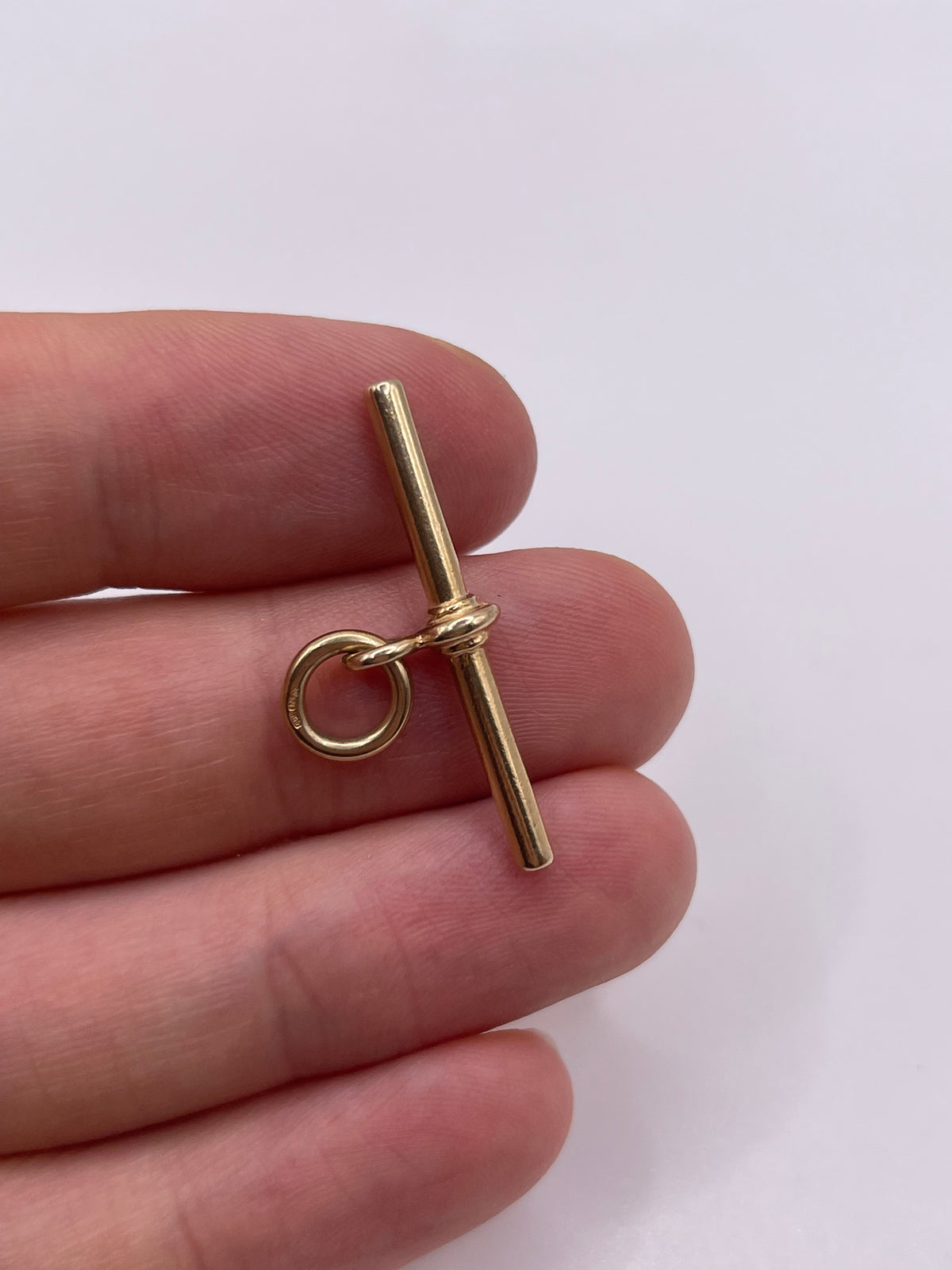 9ct gold t bar pendant