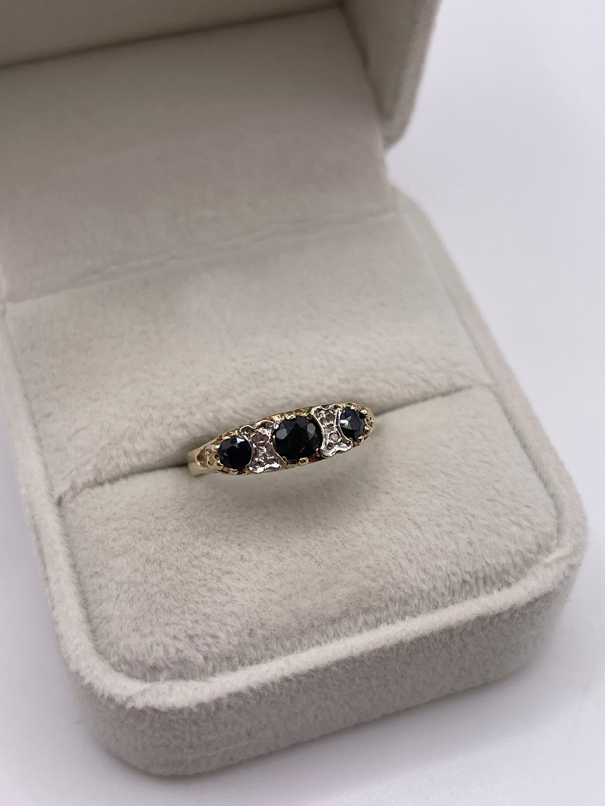 9ct gold sapphire ring