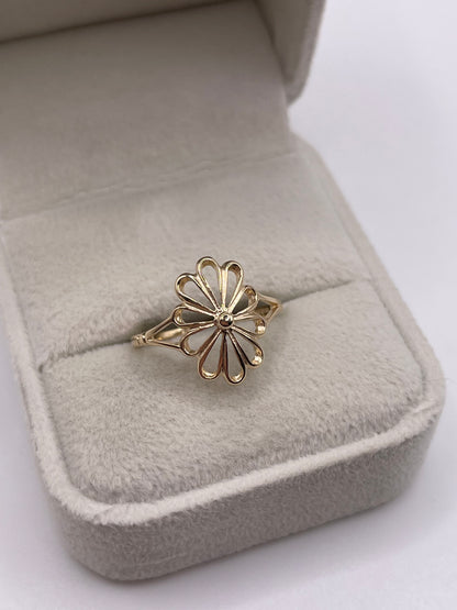 9ct gold flower ring