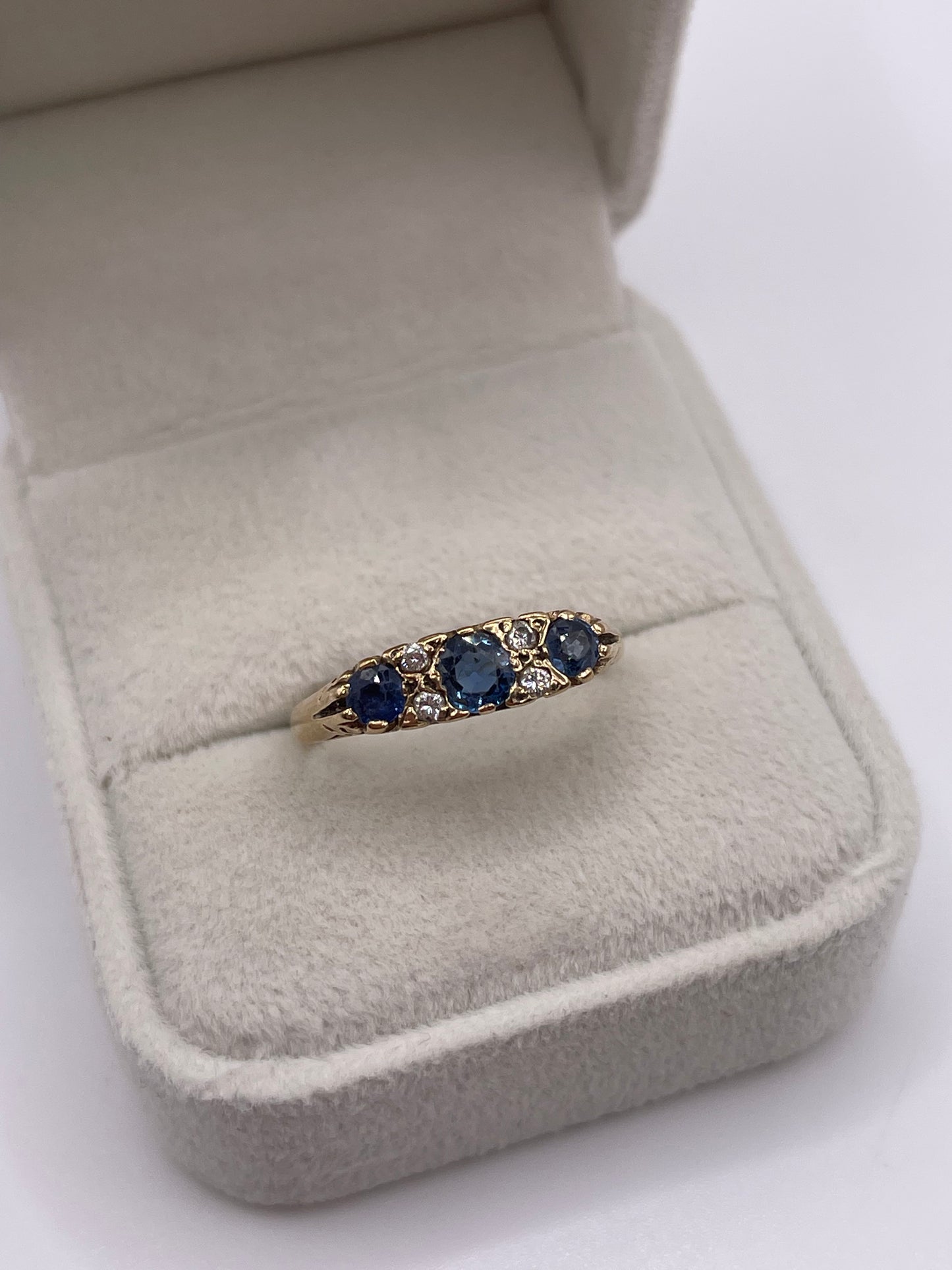 9ct gold sapphire and diamond ring