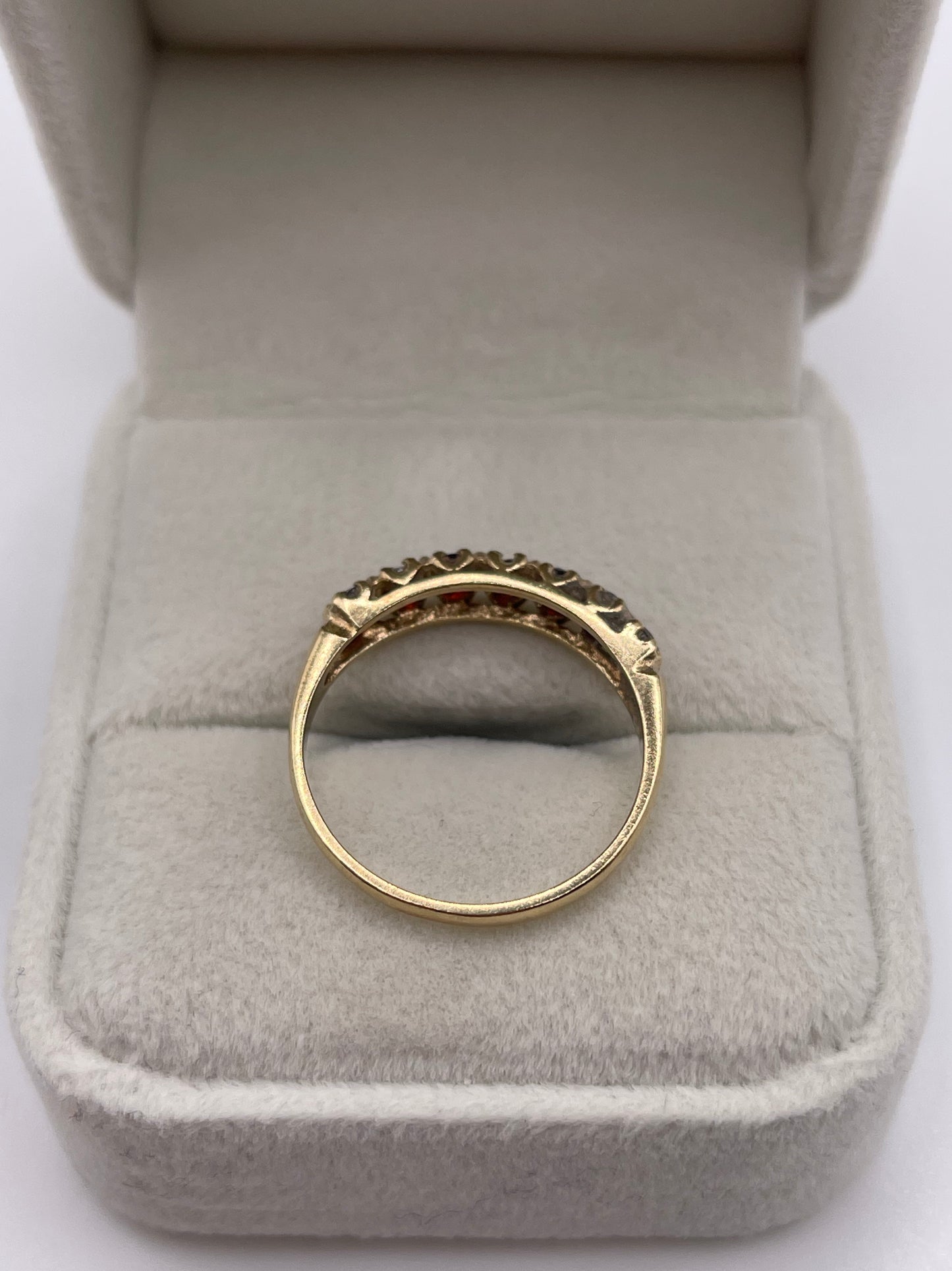 9ct gold garnet ring
