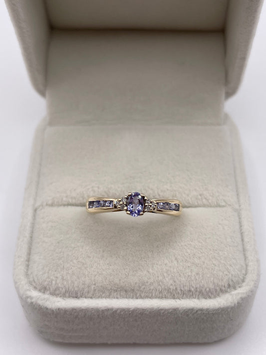 9ct gold tanzanite and diamond ring