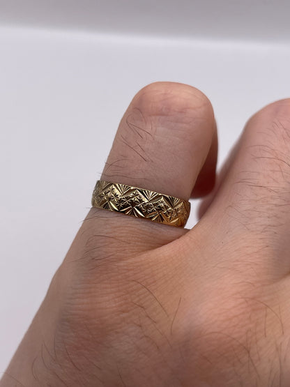 9ct gold patterned band