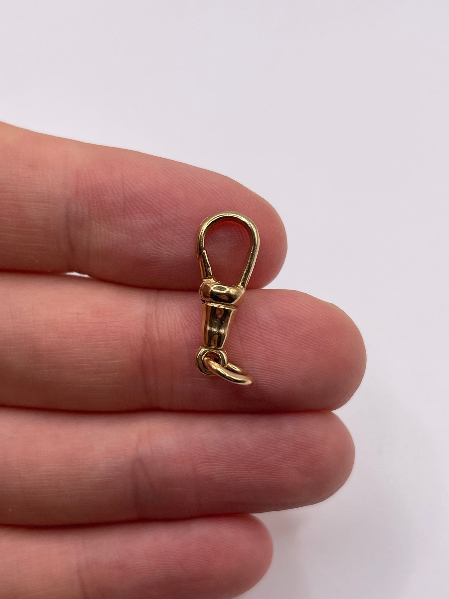 9ct gold dog clip 1