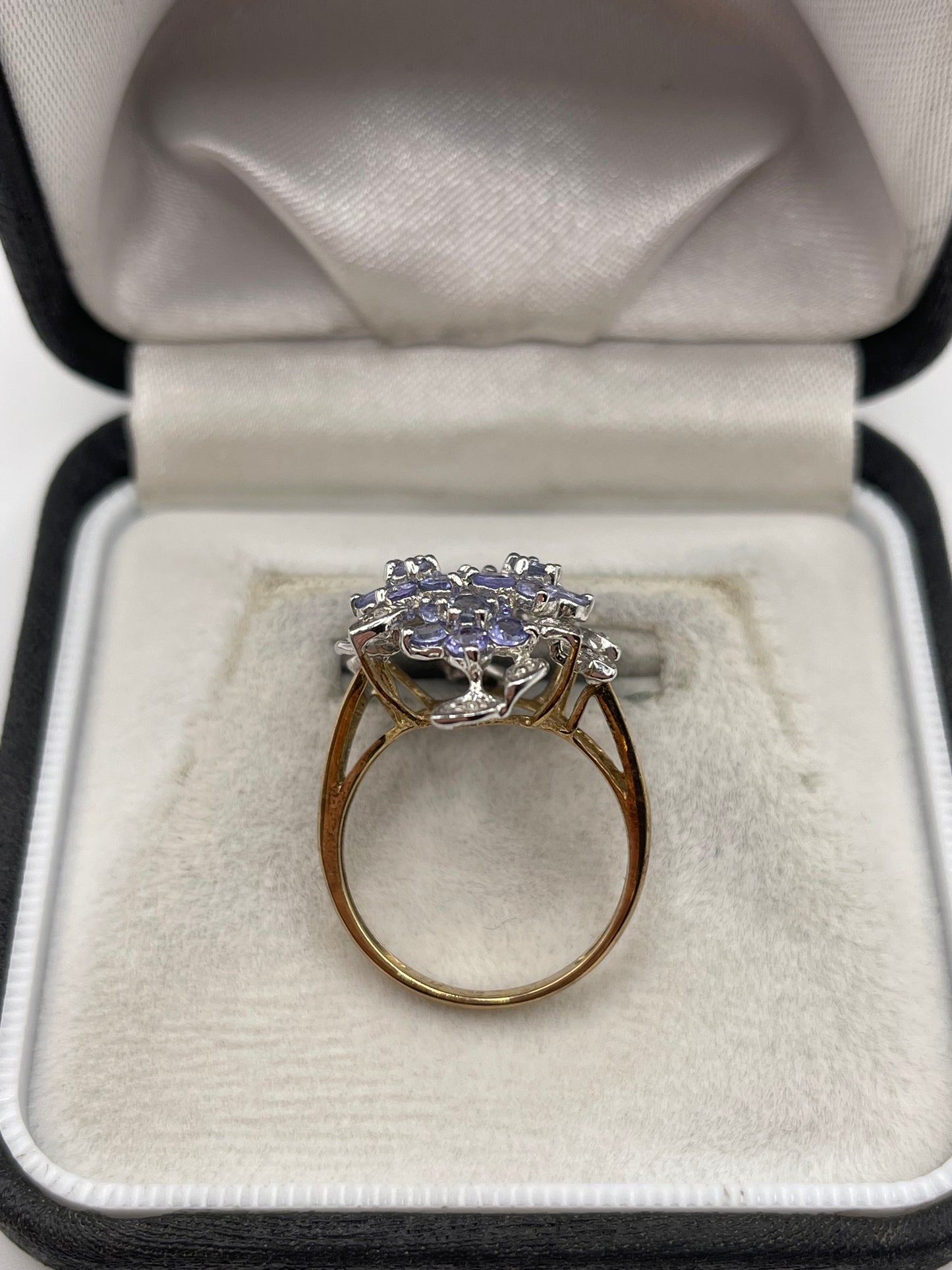 9ct gold tanzanite and diamond ring