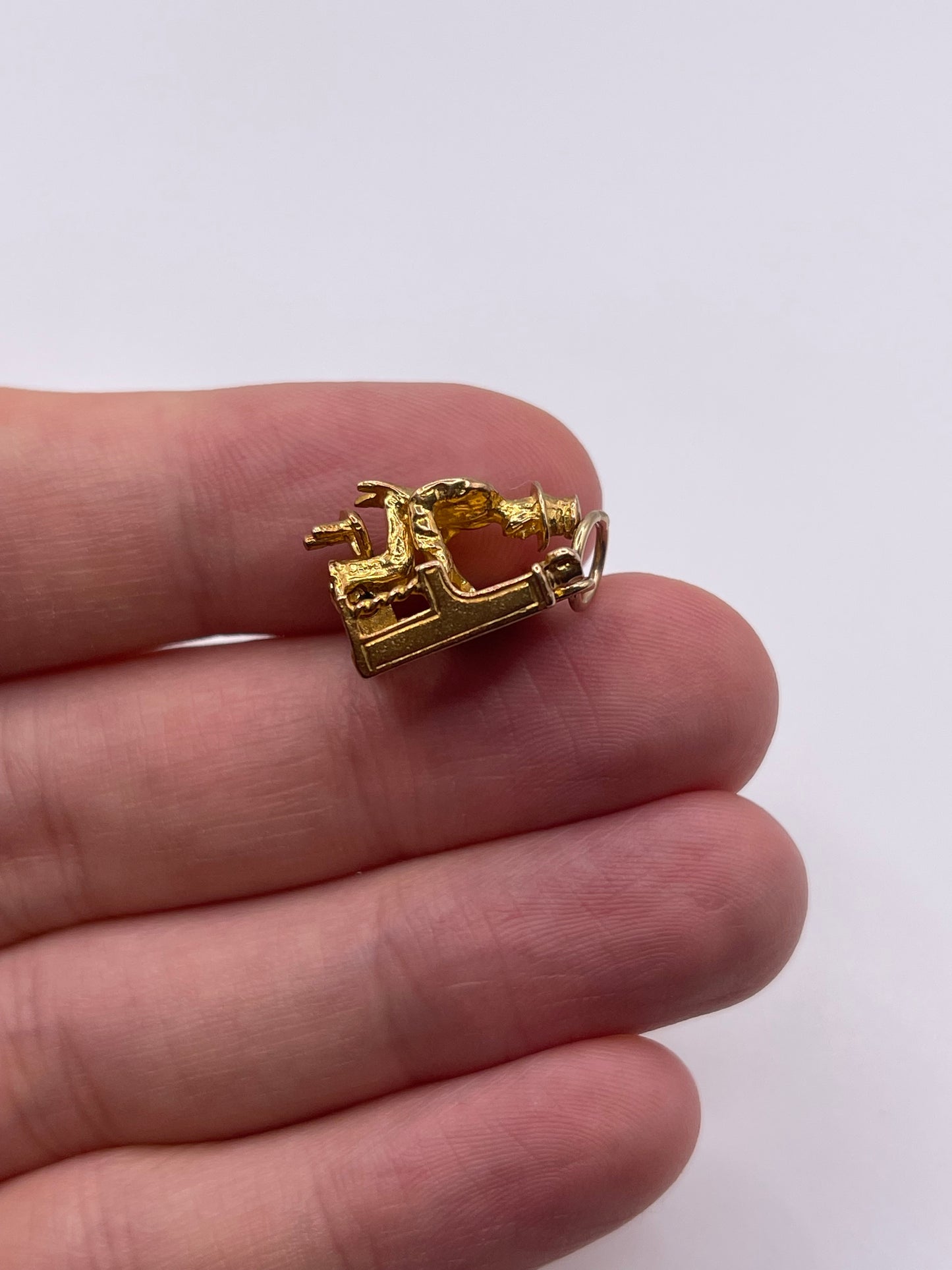 9ct gold piano player charm