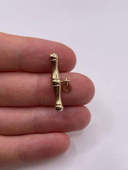 9ct gold t bar pendant