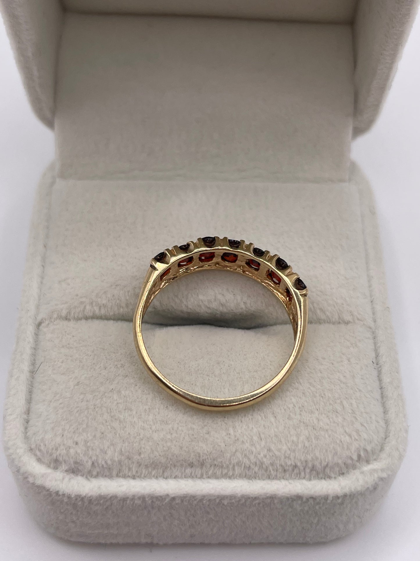 9ct gold garnet ring