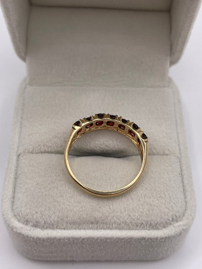 9ct gold garnet ring