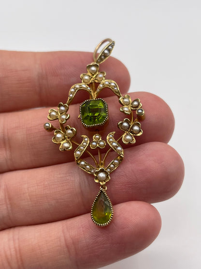 Antique 15ct gold peridot and pearl pendant