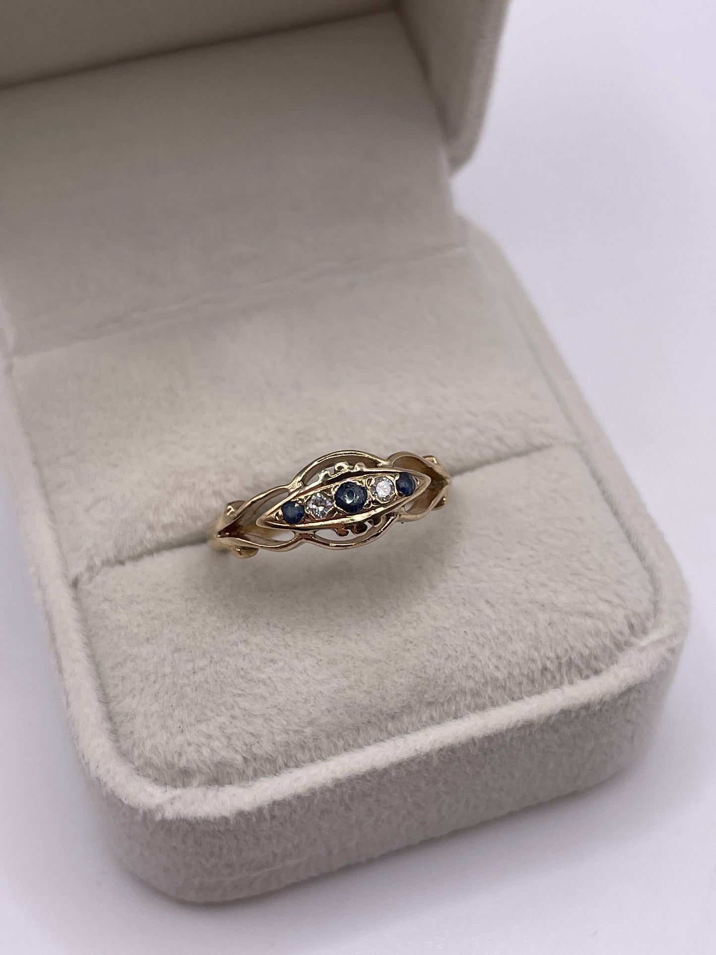 9ct gold sapphire and diamond ring