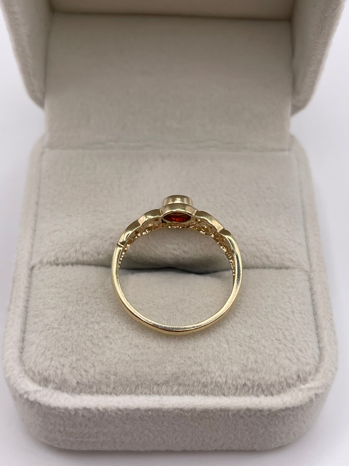 9ct gold garnet ring