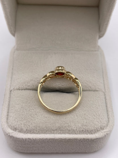 9ct gold garnet ring