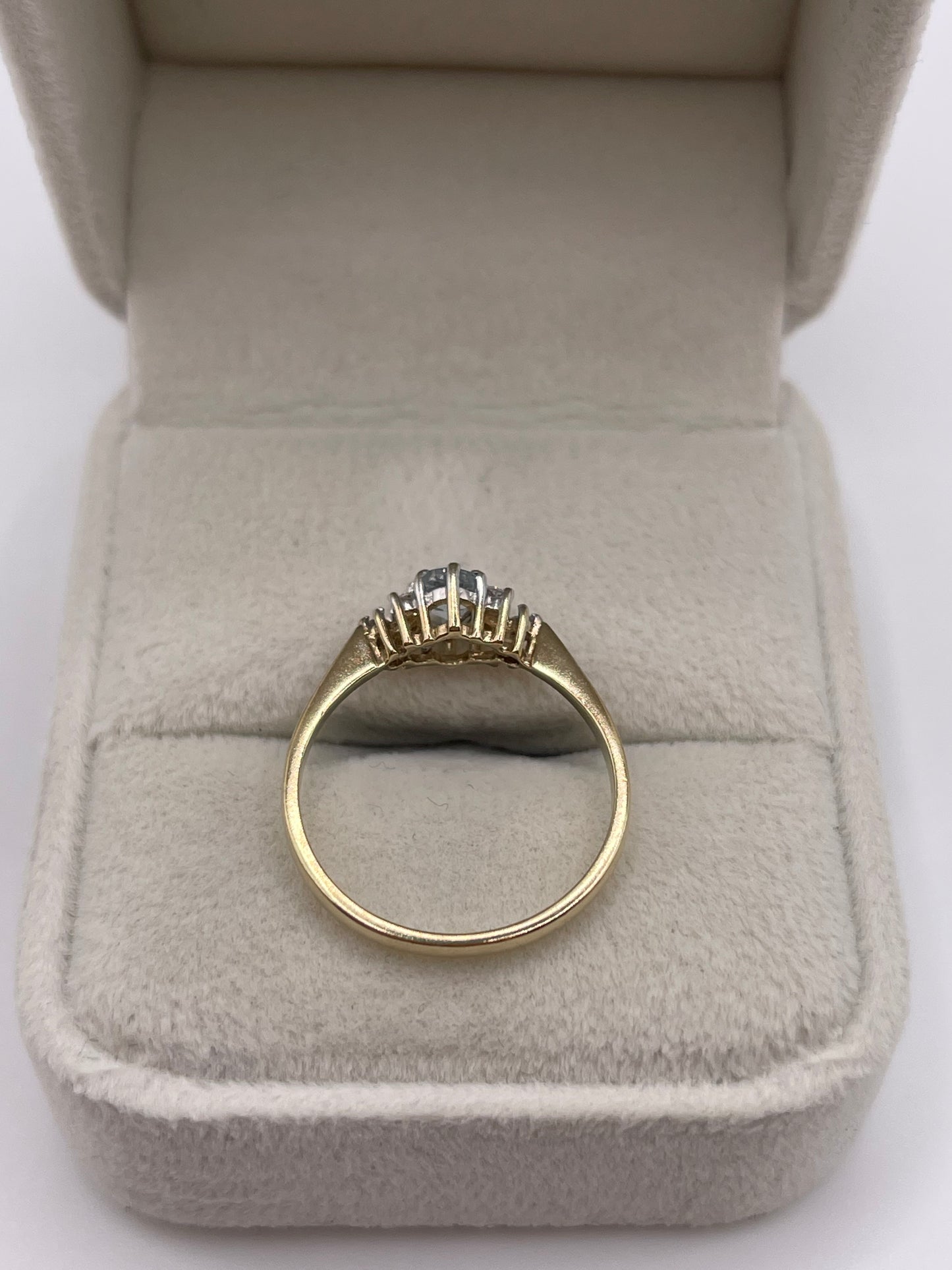 9ct gold aquamarine and diamond ring