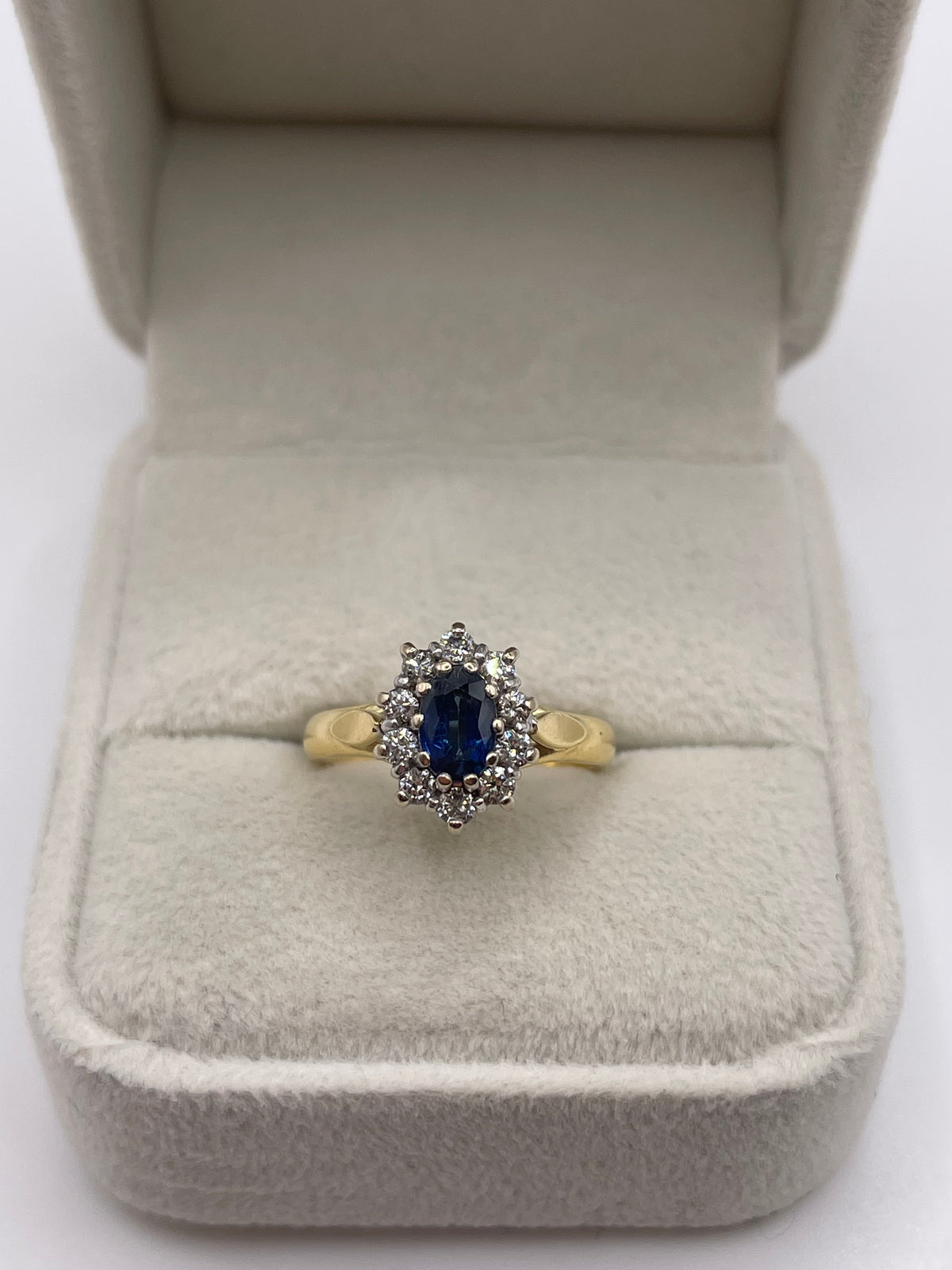 18ct gold sapphire and diamond ring