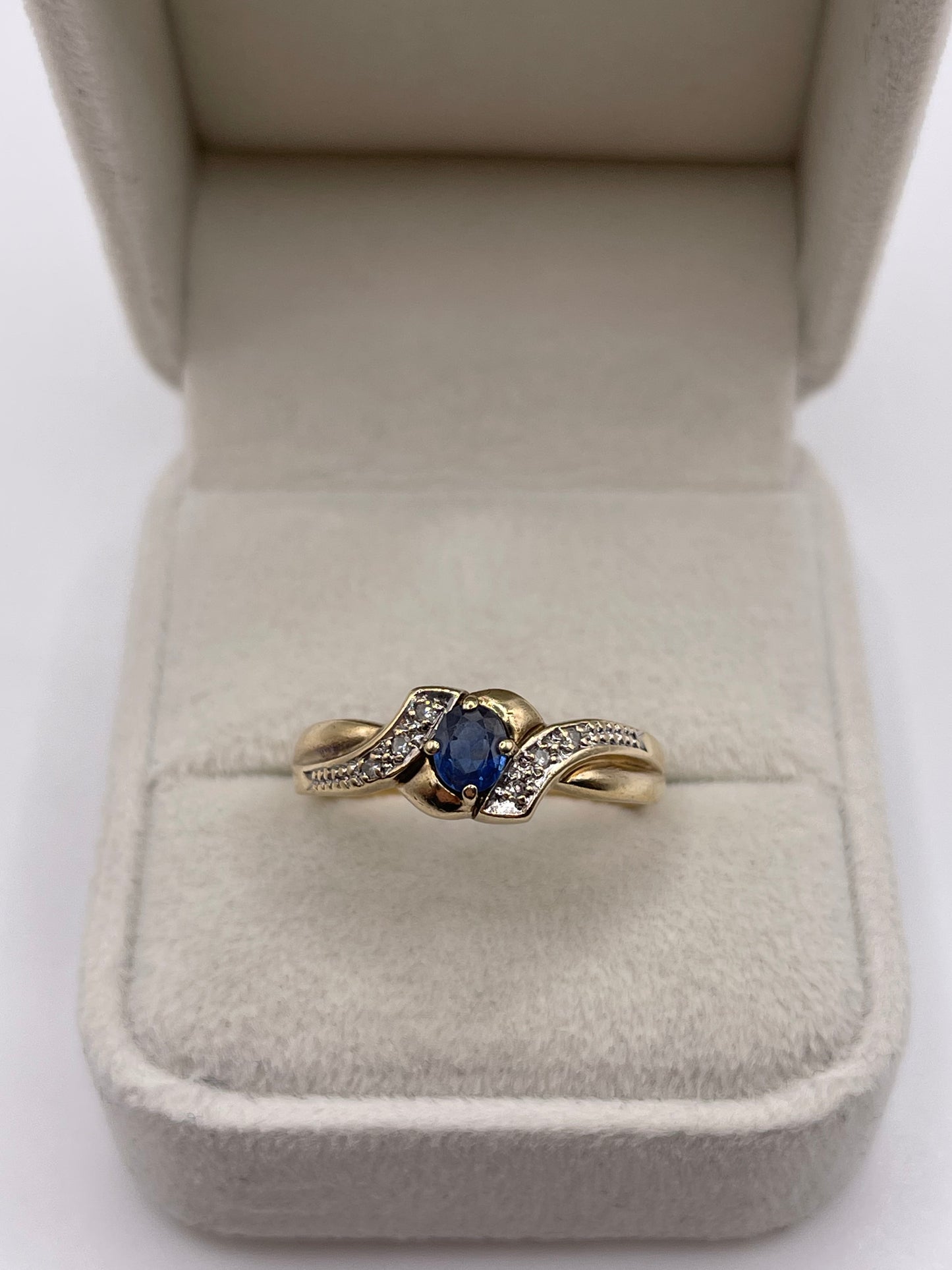 9ct gold sapphire and diamond ring