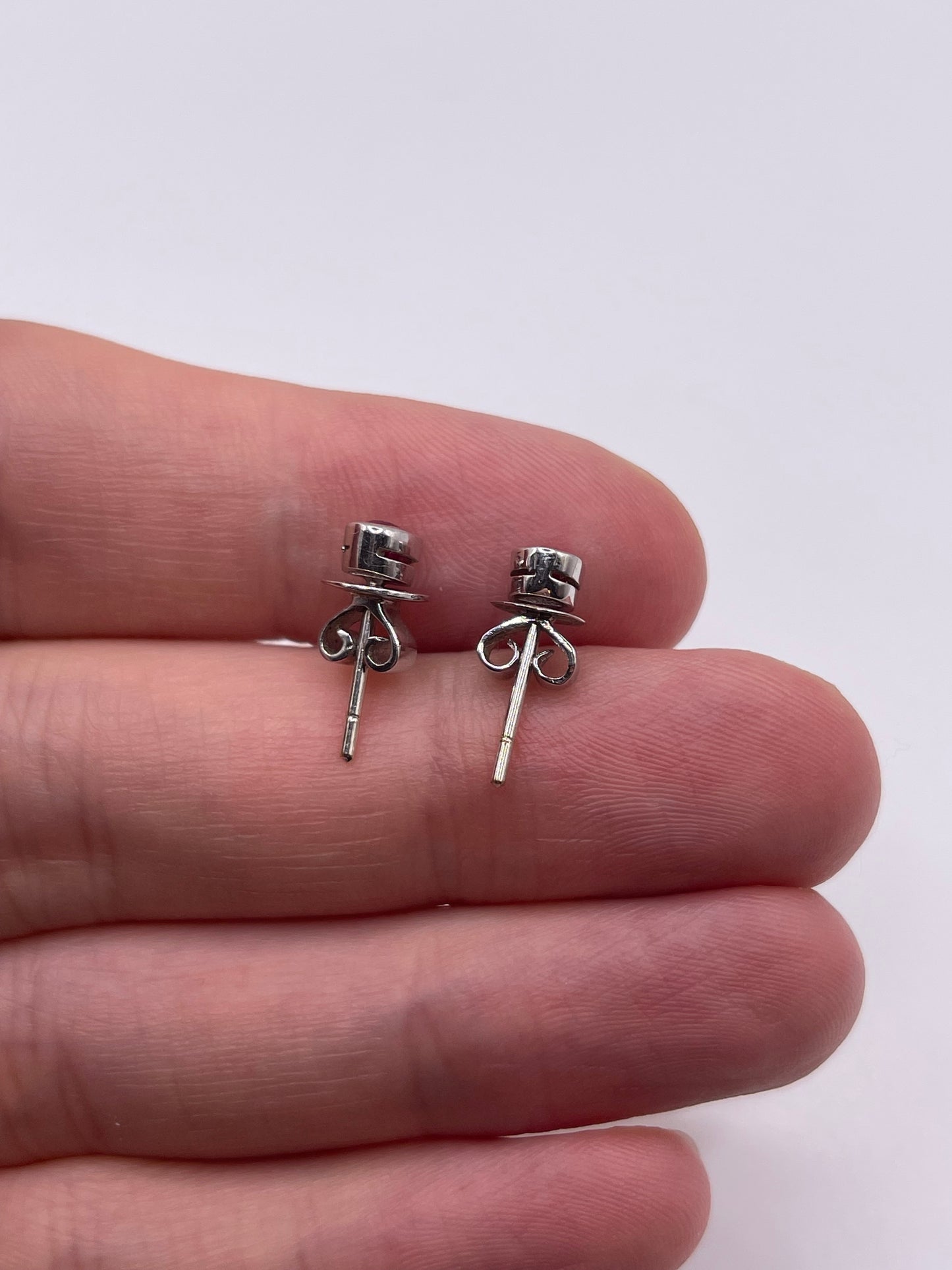 18ct white gold ruby earrings