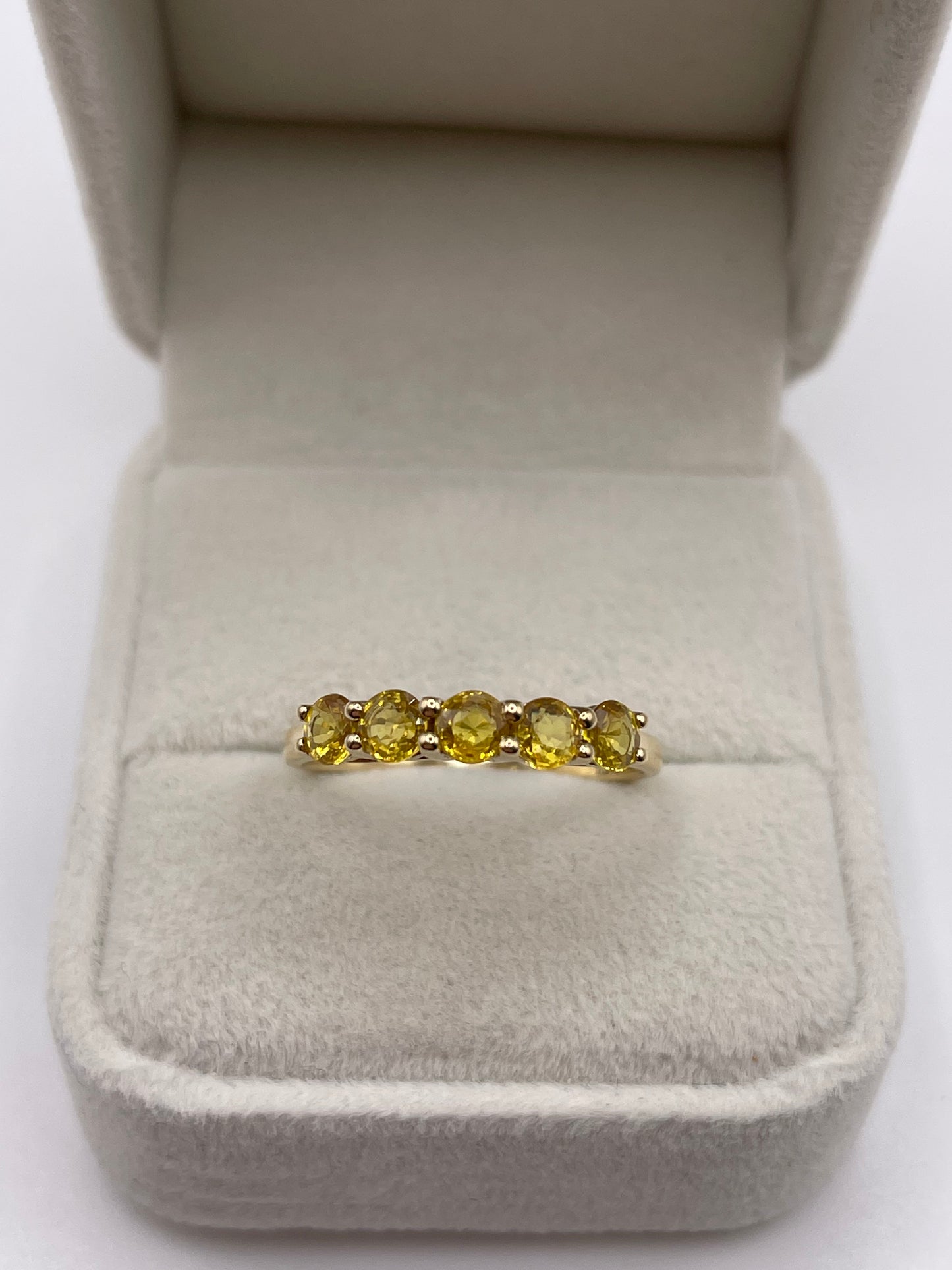 9ct gold yellow sapphire ring