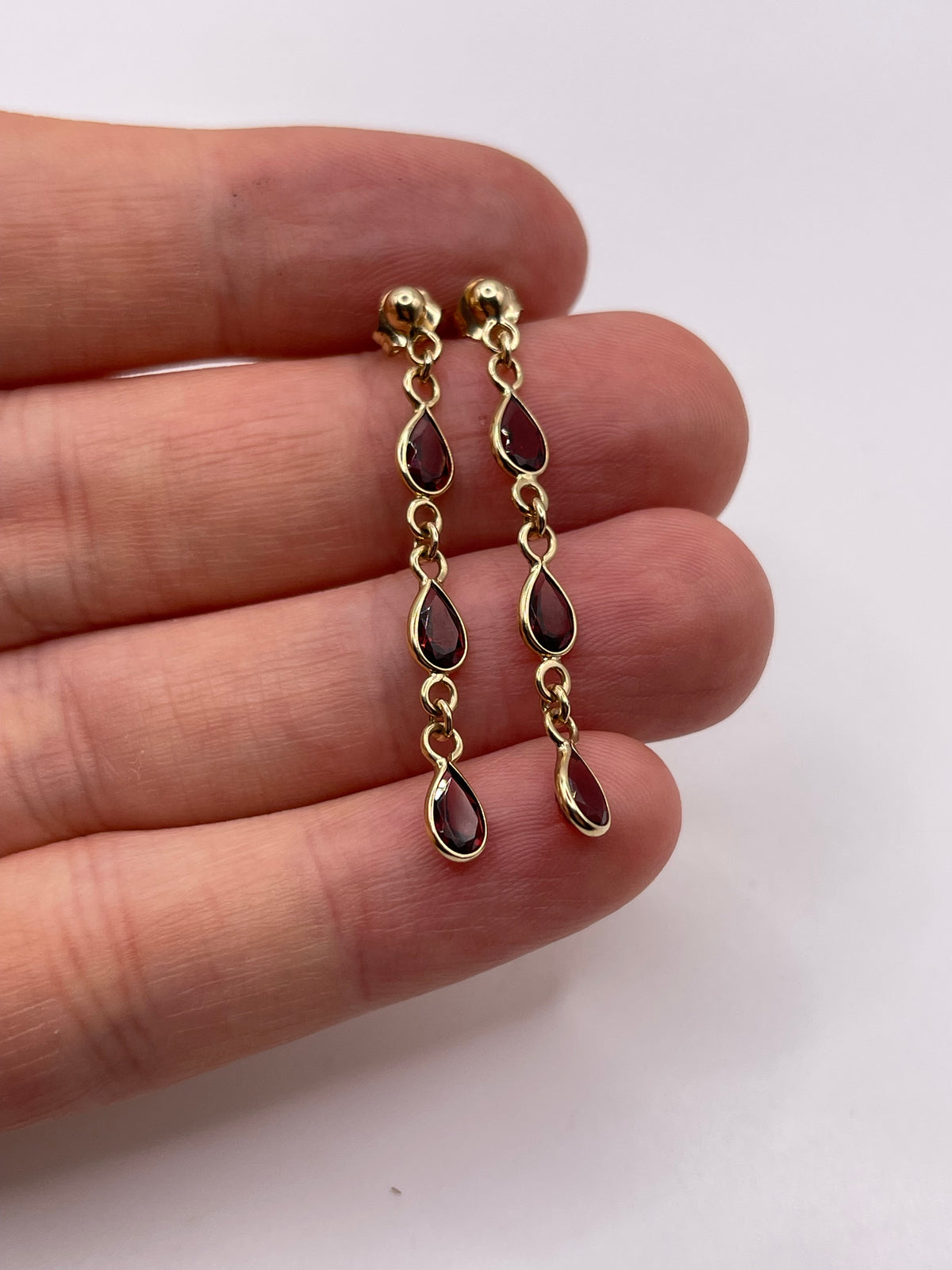 9ct gold garnet earrings