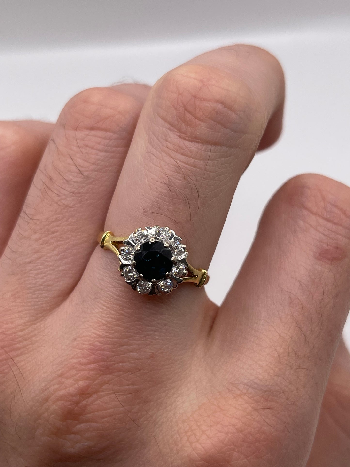 18ct gold sapphire and diamond ring