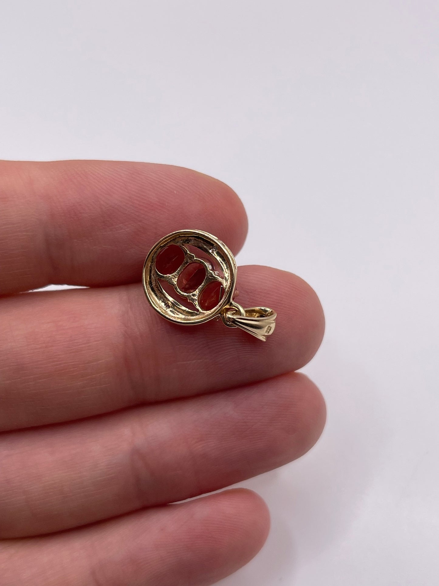 9ct gold quartz and diamond pendant