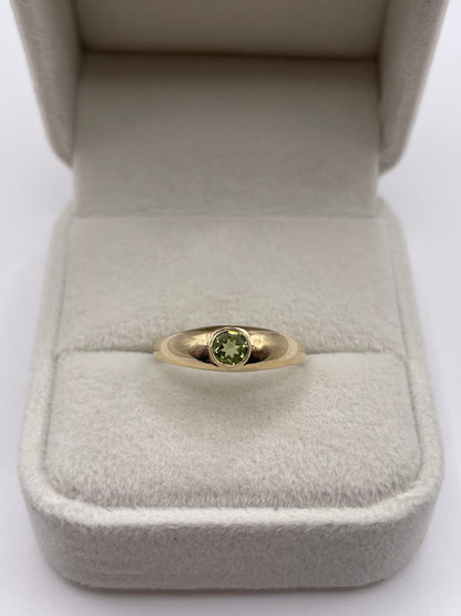 9ct gold peridot gypsy ring